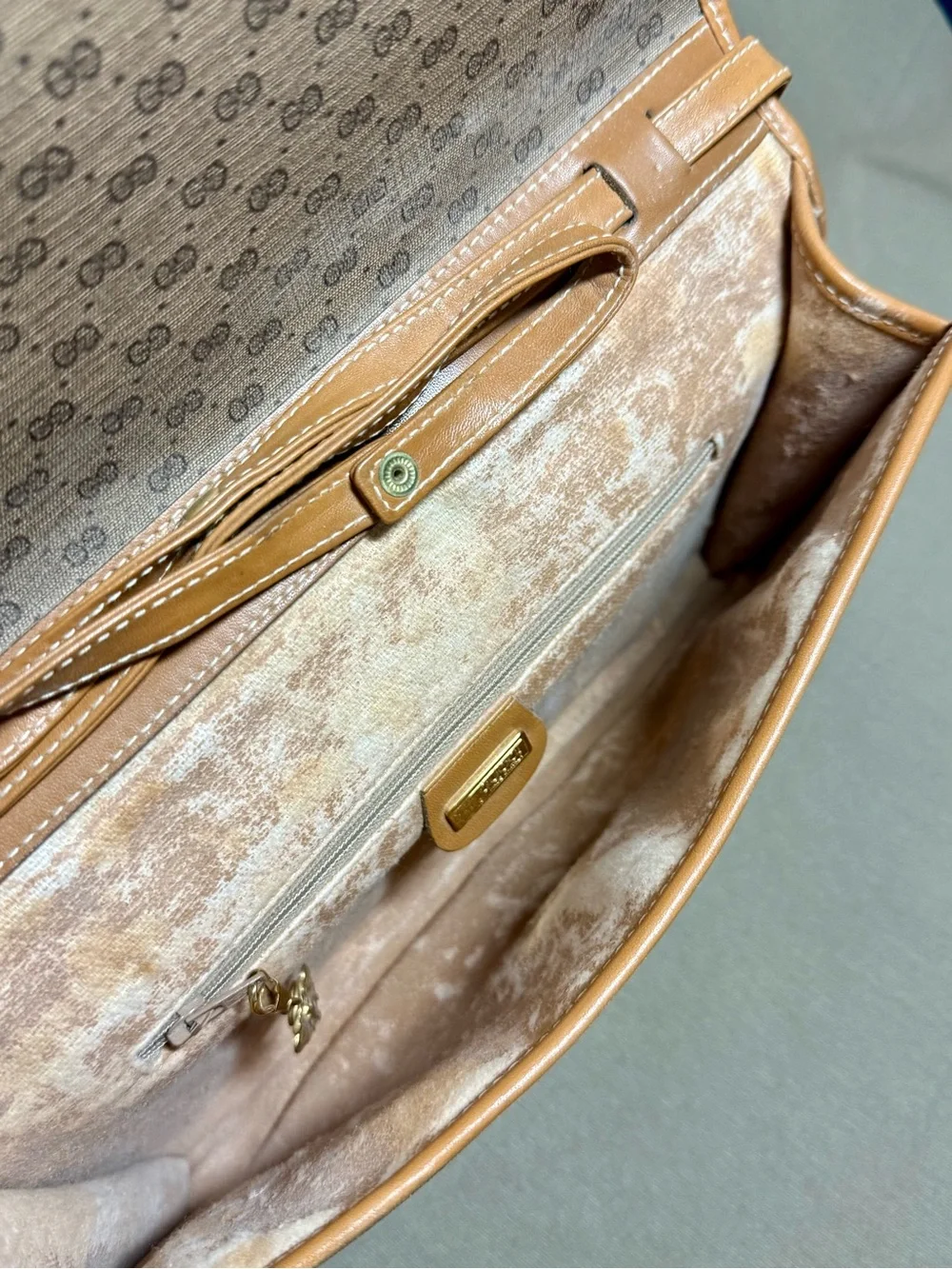✨Authentic Gucci Vintage GG Monogram Crossbody/Clutch Bag - Beige & Tan✨